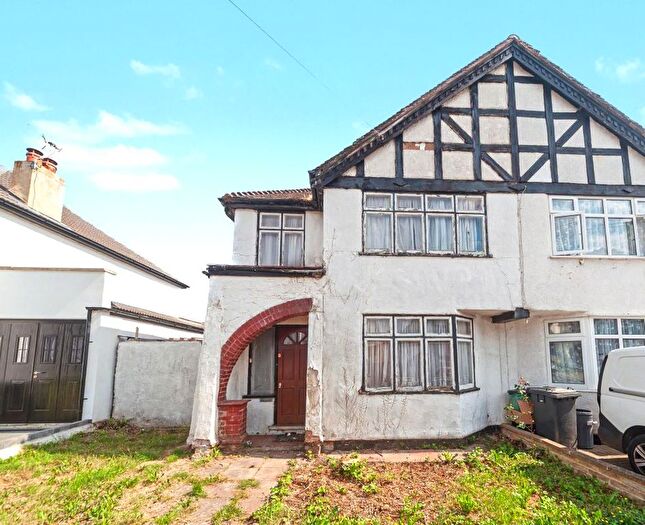 3 Bedroom End Of Terrace House For Sale In Ruskin Walk, Bromley, BR2