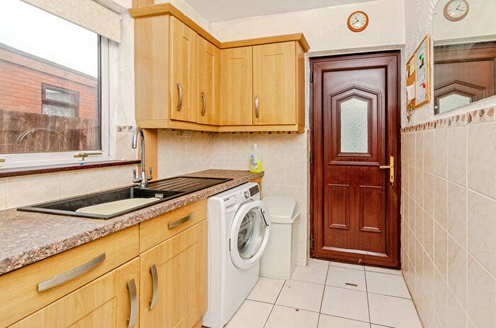 3 Bedroom Semi-Detached House For Sale In Dimmocks Avenue, Coseley, Bilston, WV14