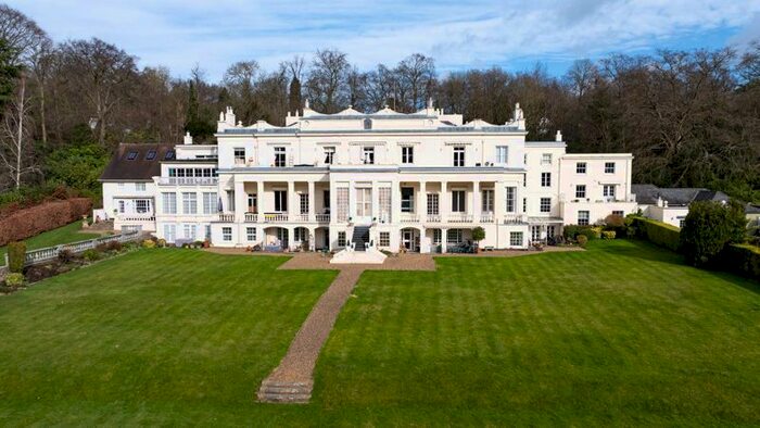 3 Bedroom Flat For Sale In Loudwater Drive, Rickmansworth, WD3