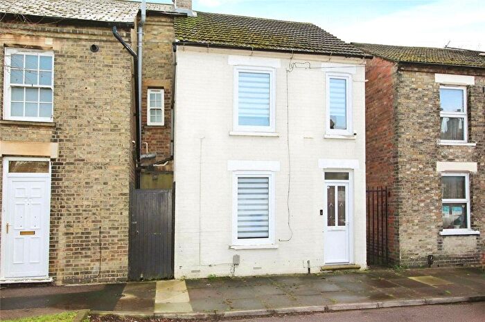 3 Bedroom Semi Detached House To Rent In Althorpe Street, Bedford, Bedfordshire, MK42