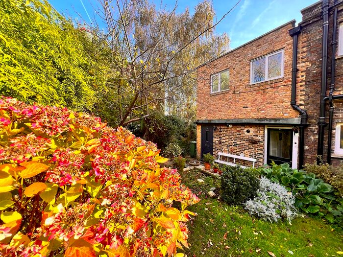 2 Bedroom Flat To Rent In St Annes Close, Highgate, N6