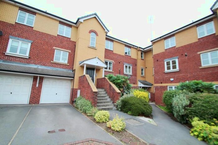 2 Bedroom Flat To Rent In Cherry Court, Meanwood, Leeds, LS6