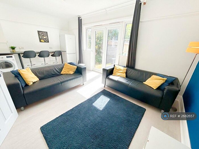 7 Bedroom Semi-Detached House To Rent In Granby Grove, Southampton, SO17