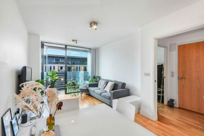 1 Bedroom Flat To Rent In Amelia Street, Elephant And Castle, London, SE17