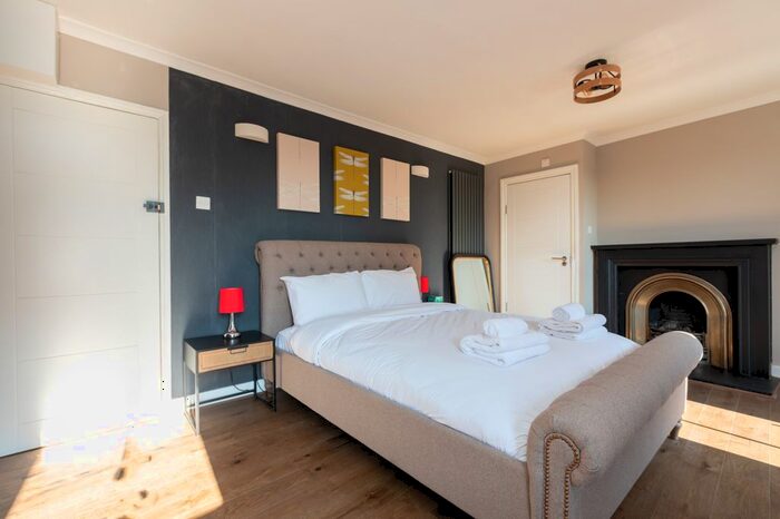 Studio To Rent In Fernlea Road, London . All Bills Included. (Lndn-F), SW12