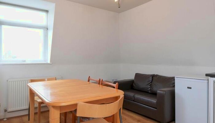 1 Bedroom Flat To Rent In Dollis Road, London, NW7
