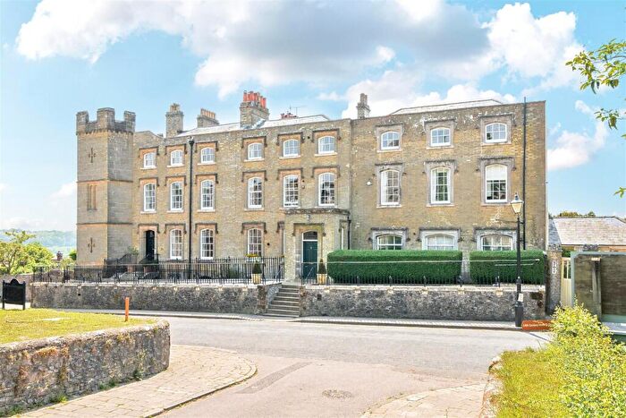 2 Bedroom Apartment For Sale In Tower House Gardens, Arundel, BN18