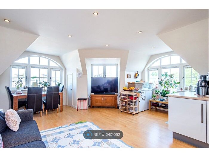 2 Bedroom Flat To Rent In Burnham Street, Kingston, KT2