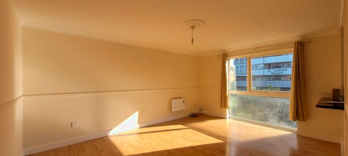 2 Bedroom Flat To Rent In Carnarvon Road, Meads Court, London, E15