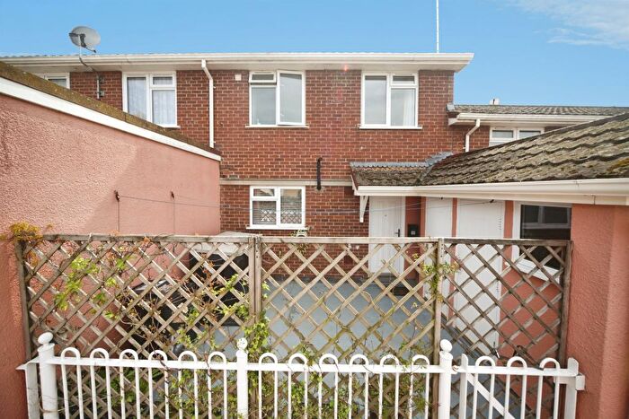 2 Bedroom Maisonette For Sale In Priorswood Place, Taunton, TA2