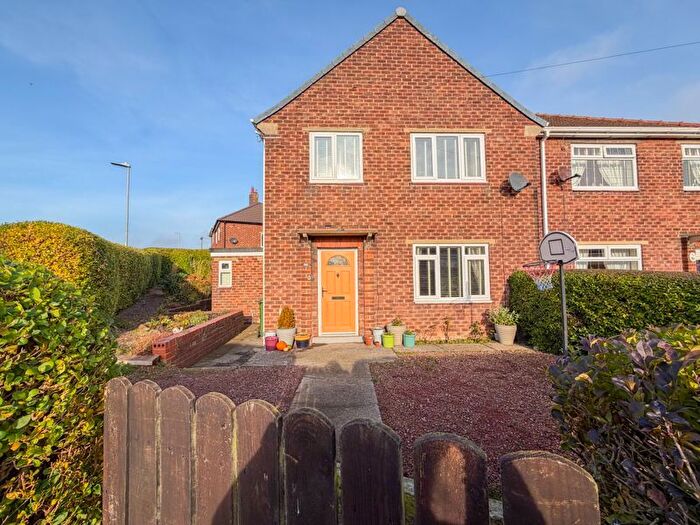 3 Bedroom Semi Detached House For Sale In Rockwood Hill, Greenside, NE40