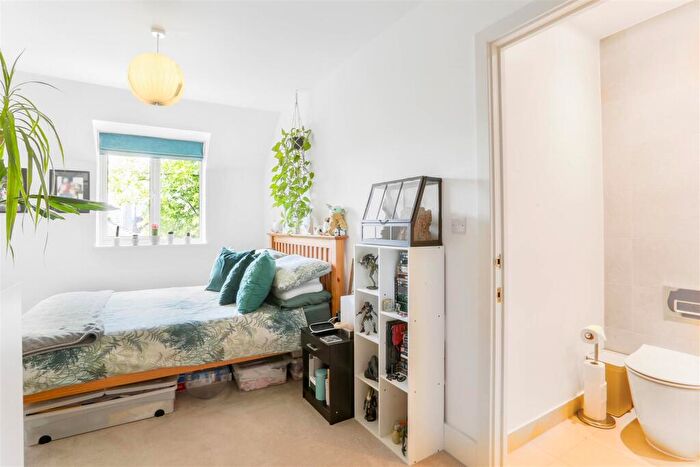 2 Bedroom Flat For Sale In Devonshire Road, Sutton, SM2