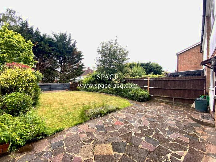 3 Bedroom Flat To Rent In Hill House, Church Hill, London, N21