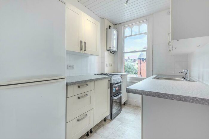 2 Bedroom Flat To Rent In Temple Sheen Road, East Sheen, SW14