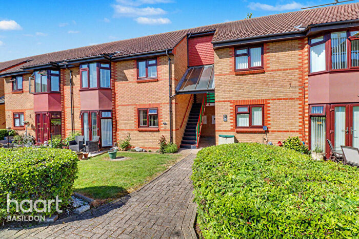2 Bedroom Apartment For Sale In Brackendale Court, Basildon **virtually Staged**, SS13
