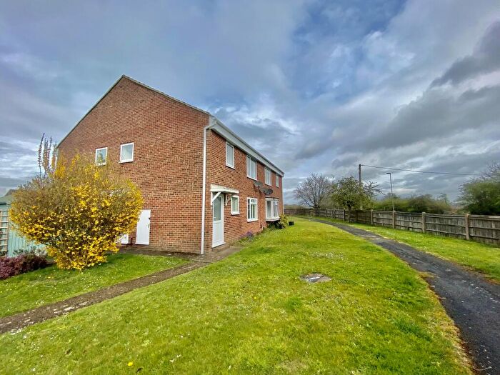 2 Bedroom Maisonette To Rent In Glebe Court, Botley, Southampton, SO30