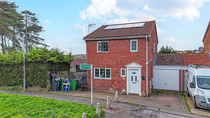 3 Bedroom Link Detached House For Sale In Sandwich Drive, St. Leonards-On-Sea, TN38
