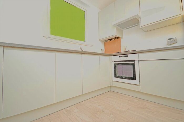 Studio To Rent In Victoria Villas, Richmond, TW9