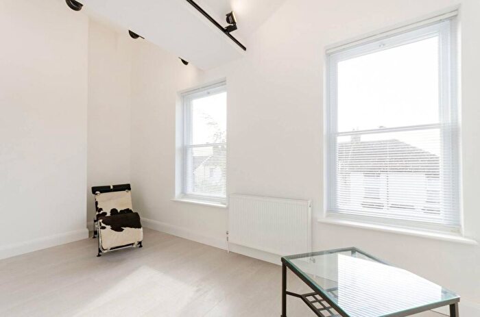 1 Bedroom Maisonette To Rent In Apsley Road, South Norwood, London, SE25