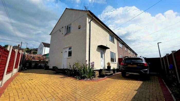 3 Bedroom End Of Terrace House To Rent In Springfield Crescent, Bolsover, Chesterfield, S44