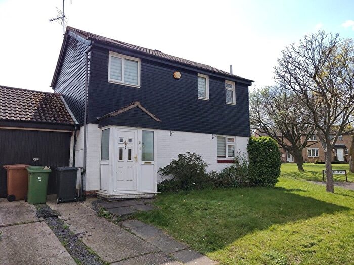 3 Bedroom Detached House To Rent In Lytham Court, Wellingborough, NN8