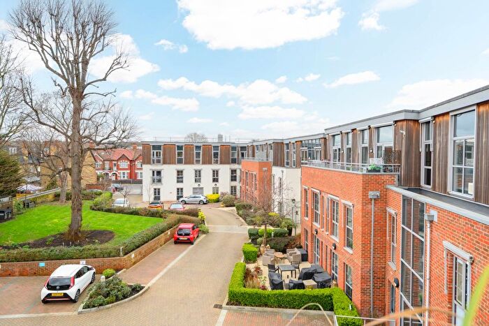 1 Bedroom Flat For Sale In Liberty House, Raynes Park, SW20