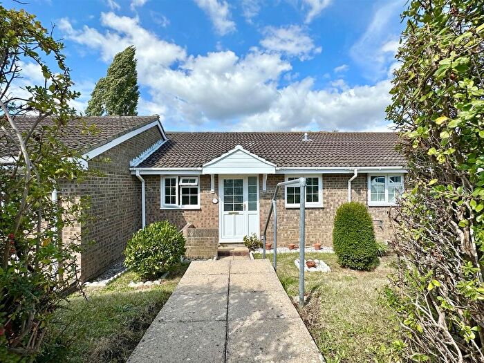 2 Bedroom Bungalow For Sale In Robert Tressell Close, Hastings, TN34