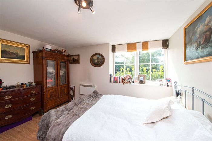 2 Bedroom Flat For Sale In Bazalgette Court, Great West Road, W6
