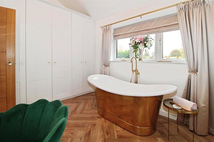 4 Bedroom Detached House For Sale In Cox Crescent, Dunchurch, Rugby, CV22