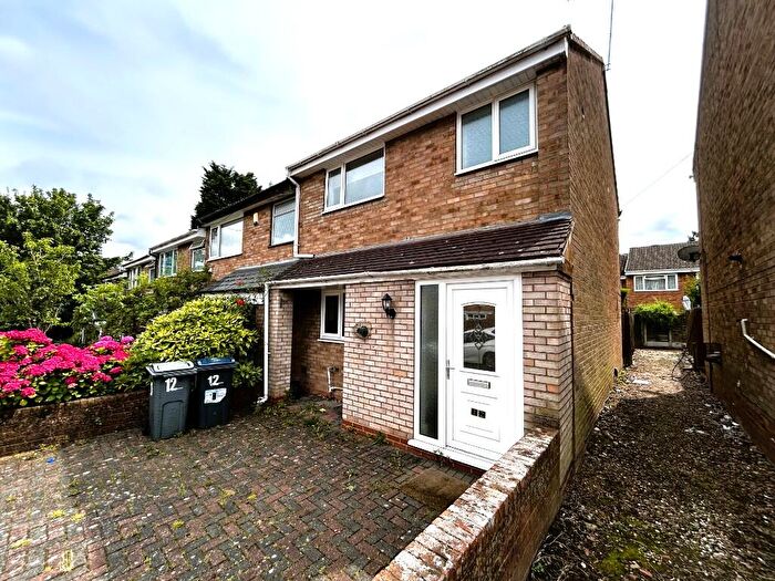 3 Bedroom End Of Terrace House For Sale In Moreton Close, Birmingham, B32