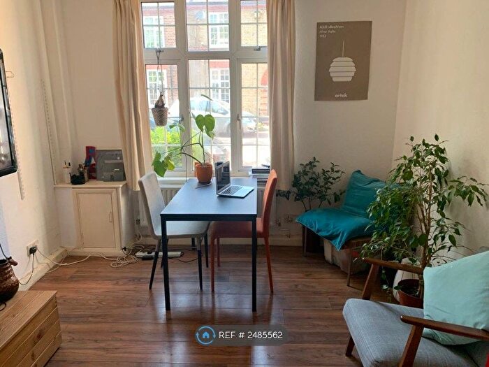 2 Bedroom Maisonette To Rent In Vaughan Estate, London, E2