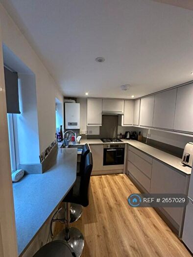 2 Bedroom Flat To Rent In High Road Leytonstone, London, E11