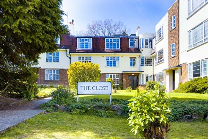 2 Bedroom Flat To Rent In The Close, Muswell Avenue, London, N10