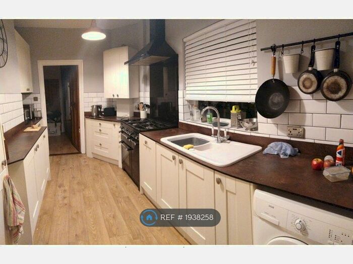 3 Bedroom Terraced House To Rent In Douglas Road, Portsmouth, PO3