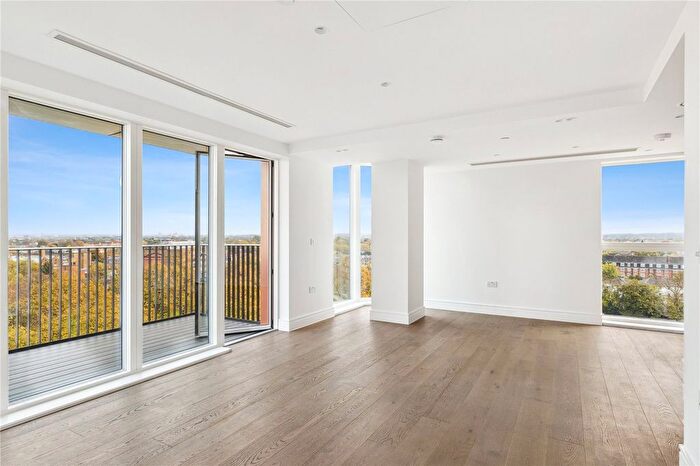 2 Bedroom Flat To Rent In Chiswick High Road, London, W4