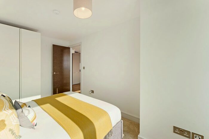 1 Bedroom Flat To Rent In Tolworth Tower, Ewell Road, Surbiton, KT6