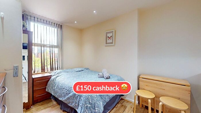 Studio To Rent In Ash Grove, London, NW2