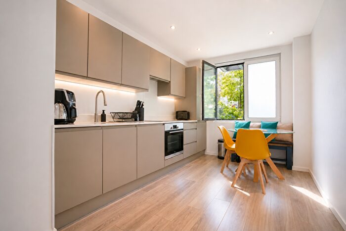 2 Bedroom Flat For Sale In Roxborough Avenue, Harrow, HA1