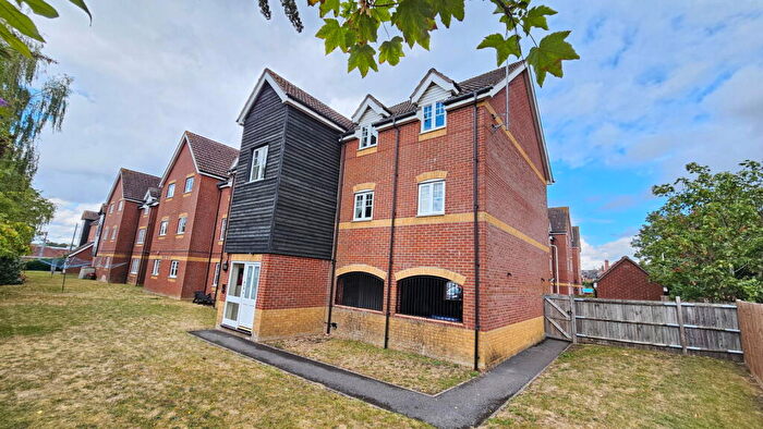 2 Bedroom Flat For Sale In Harbury Court, Newbury, RG14