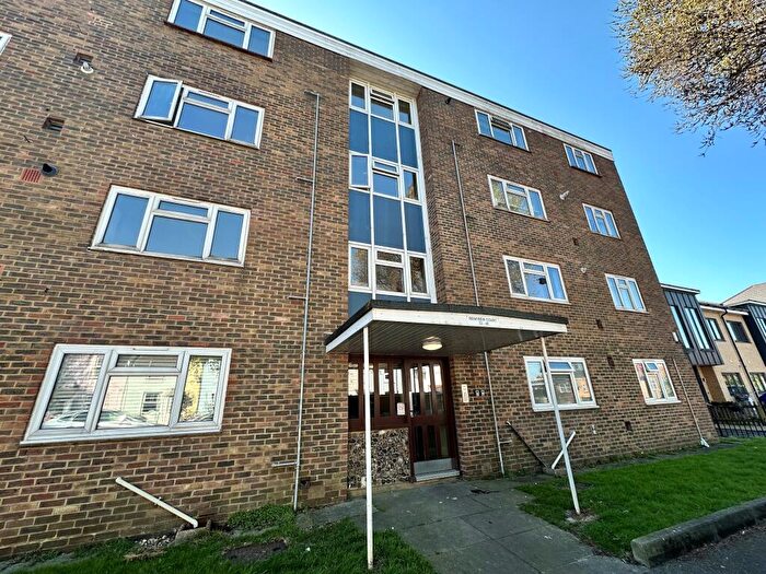 2 Bedroom Flat To Rent In Roselands Area, BN22