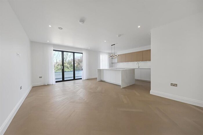 3 Bedroom Property To Rent In Beechcroft Avenue, Golders Green, NW11