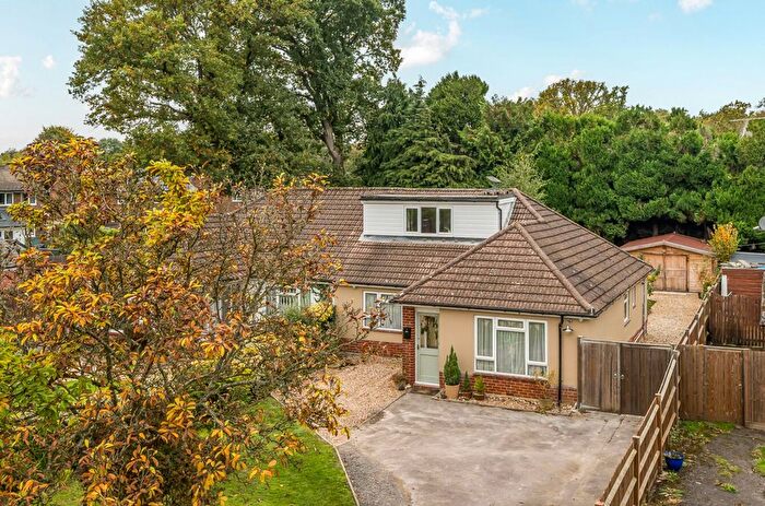 3 Bedroom Semi-detached Bungalow For Sale In Forest Road, Liss, GU33