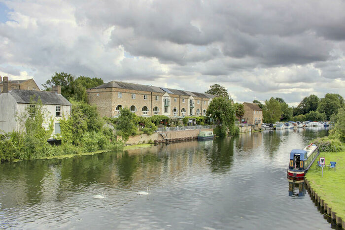 3 Bedroom Town House To Rent In River Terrace, St Neots, PE19