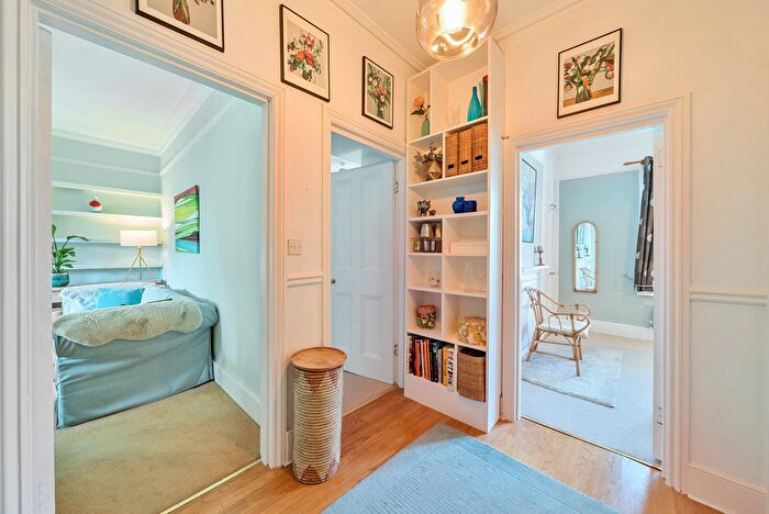 2 Bedroom Flat To Rent In Bridge Road, East Molesey, KT8