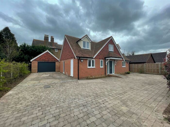 4 Bedroom Chalet To Rent In Ufton Lane, Sittingbourne, Kent, ME10