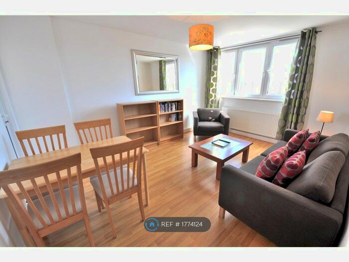 3 Bedroom Flat To Rent In Galway House, London, EC1V