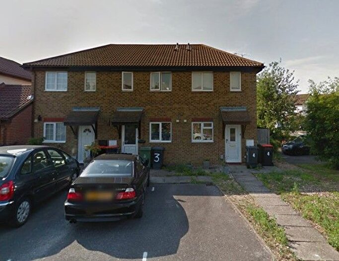 2 Bedroom Property To Rent In Readers Close, Dunstable, LU6