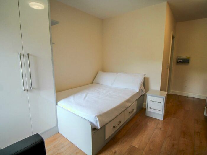 Apartment To Rent In Apt, Lofthouse Residence #, LS2