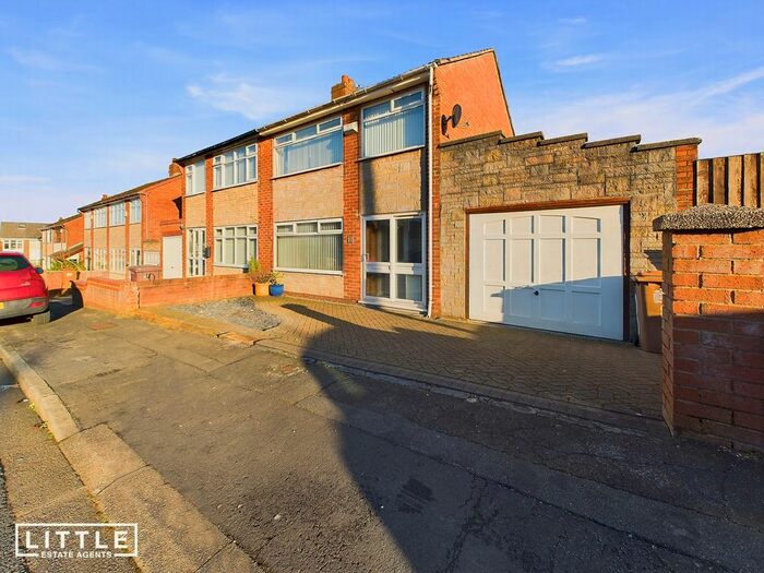 3 Bedroom Semi-Detached House To Rent In Thornham Avenue, St. Helens, WA9