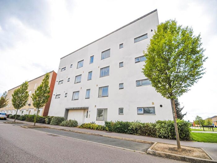 3 Bedroom Flat For Sale In Aviation Avenue, Hatfield, Hertfordshire, AL10